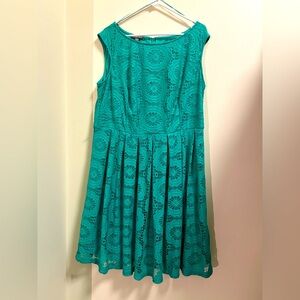 Roz & Ali seafoam green dress with back zipper size 18